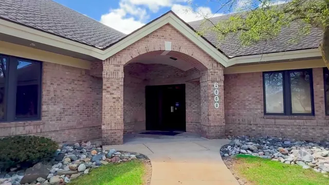 Watch our clinic tour